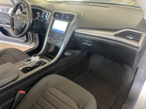 Used 2020 Ford Fusion SE FWD image 18