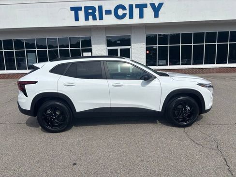 New 2026 Chevrolet Trax LT w/ Driver Confidence Package FWD image 6