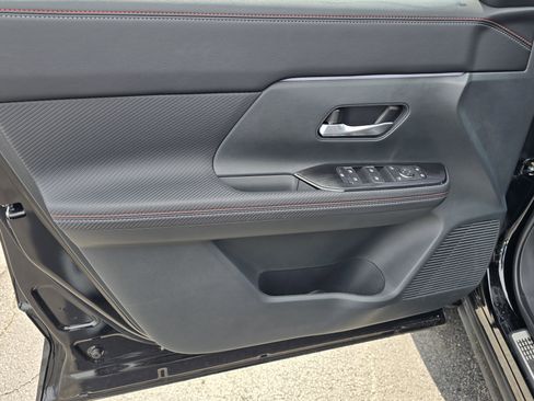 Used 2025 Nissan Kicks SR w/ Illumination Package AWD/4WD image 19