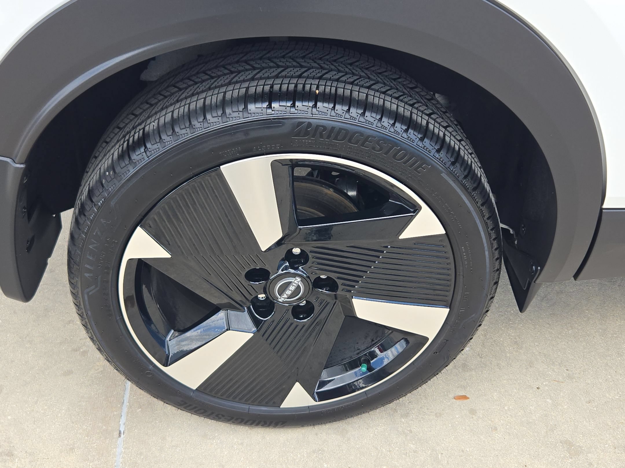 Certified 2026 Nissan Kicks SR w/ Cold Weather Package FWD image 31