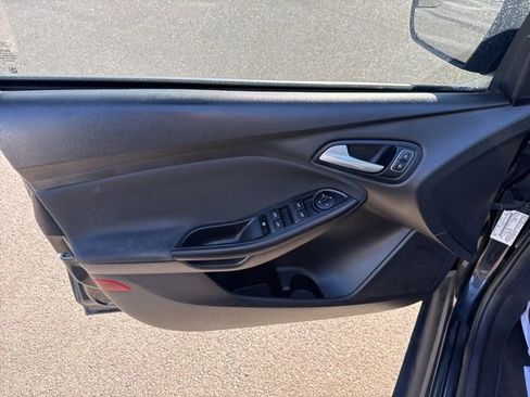 Used 2016 Ford Focus SE w/ Exterior Protection Package image 11