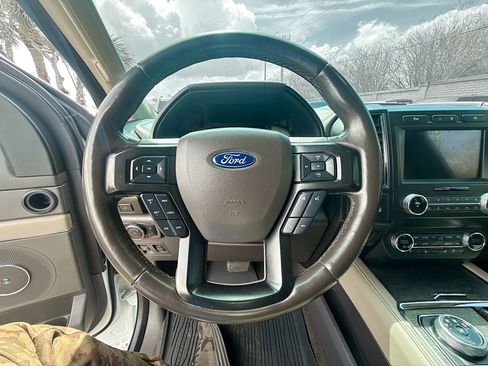 Used 2020 Ford Expedition Limited image 12