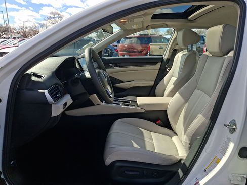 Used 2020 Honda Accord EX image 13
