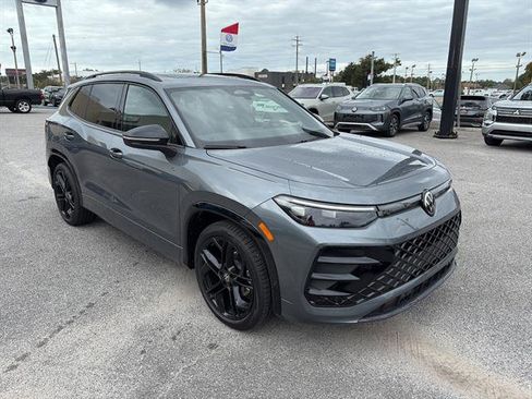 New 2026 Volkswagen Tiguan SE R-Line image 8