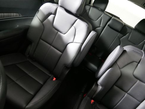 Used 2024 Kia Telluride EX w/ EX Captain's Chair Package image 12