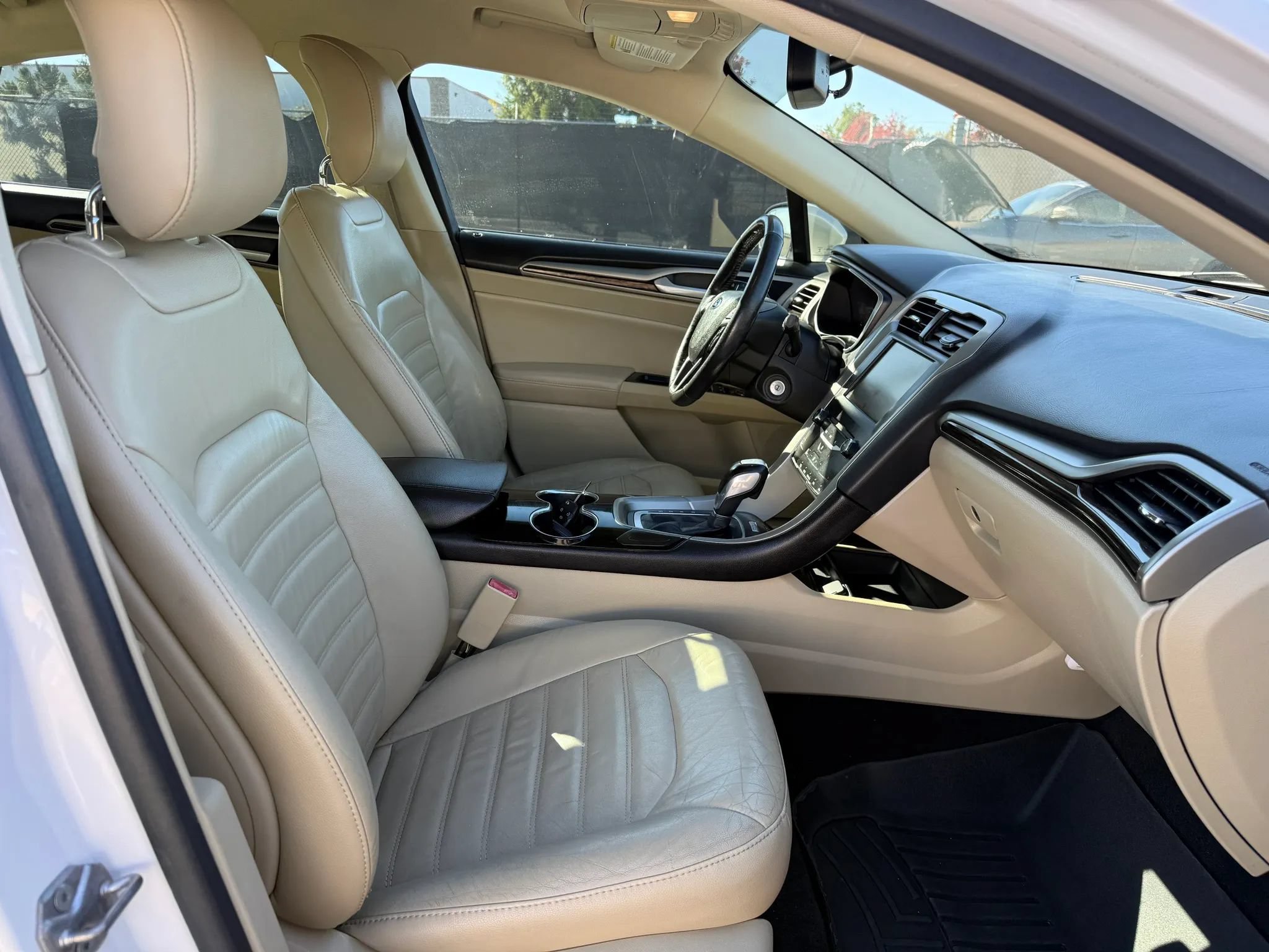 Used 2014 Ford Fusion SE w/ Equipment Group 202A FWD image 18
