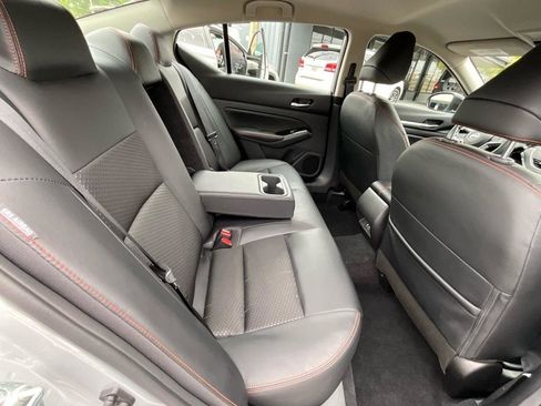 Used 2025 Nissan Altima 2.5 SR image 12