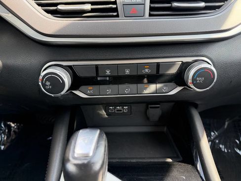 Used 2024 Nissan Altima 2.5 SR FWD image 9