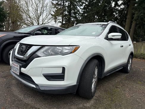 Used 2020 Nissan Rogue SV image 1