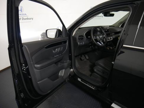 New 2026 Honda Pilot Touring image 10