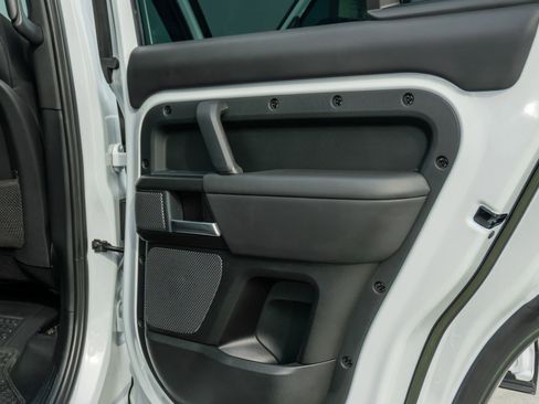 Used 2023 Land Rover Defender 110 image 51