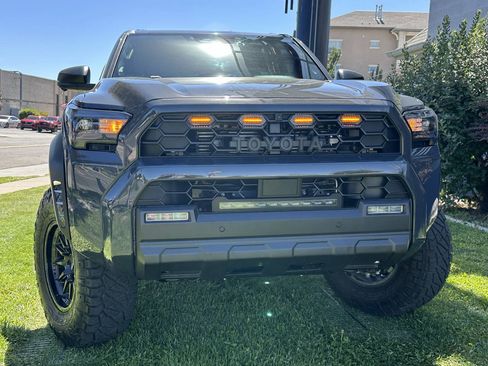Used 2025 Toyota 4Runner TRD Off-Road Premium w/ Tow Technology Package AWD/4WD image 4