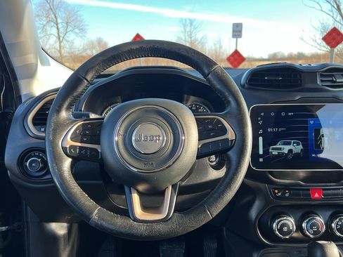 Used 2017 Jeep Renegade Latitude w/ Cold Weather Group image 29