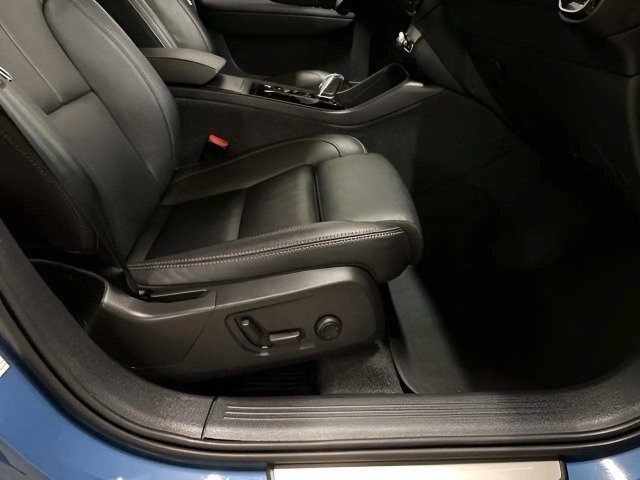 Used 2025 Volvo XC40 B5 Plus AWD/4WD image 82