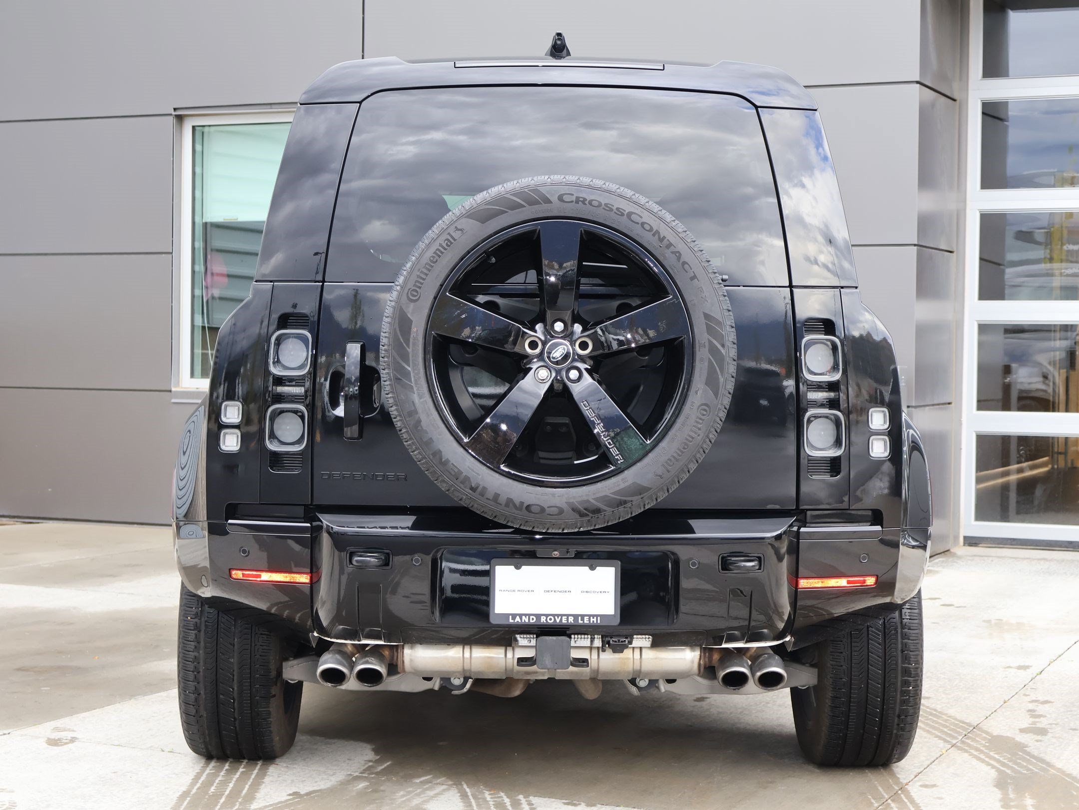 Used 2025 Land Rover Defender 110 V8 AWD/4WD image 9