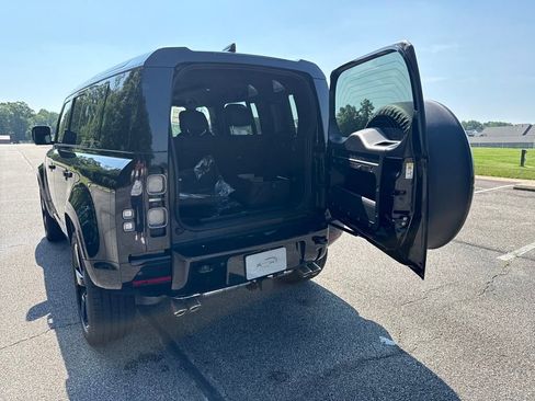 New 2025 Land Rover Defender 110 V8 image 9