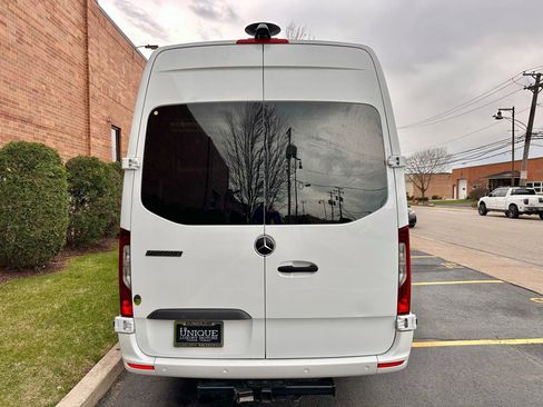 Used 2020 Mercedes-Benz Sprinter 3500 w/ Windows All Around Package image 98