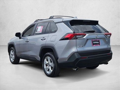 Used 2019 Toyota RAV4 XLE w/ Convenience Package FWD image 9