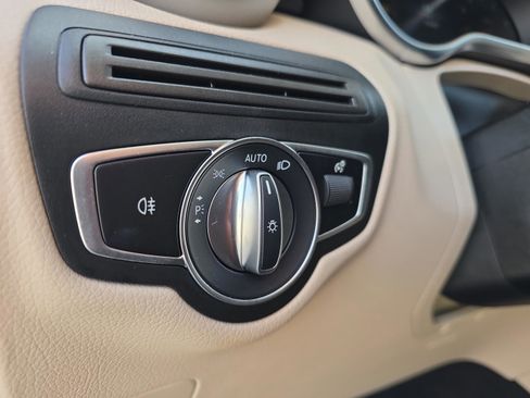 Used 2022 Mercedes-Benz GLC 300 image 27