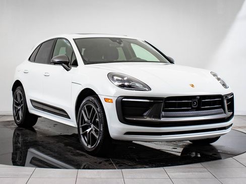 Certified 2025 Porsche Macan Turbo image 10