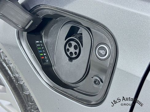 Used 2022 Audi e-tron GT Premium Plus image 36