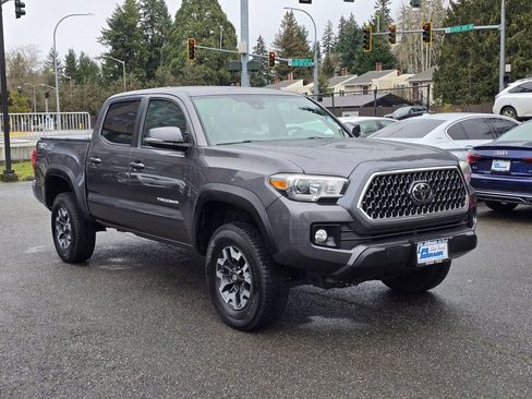 Used 2018 Toyota Tacoma TRD Off-Road image 7