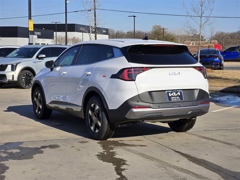 New 2026 Kia Sportage LX image 3