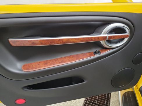 Used 2004 Chevrolet SSR w/ Preferred Equipment Group RWD image 16