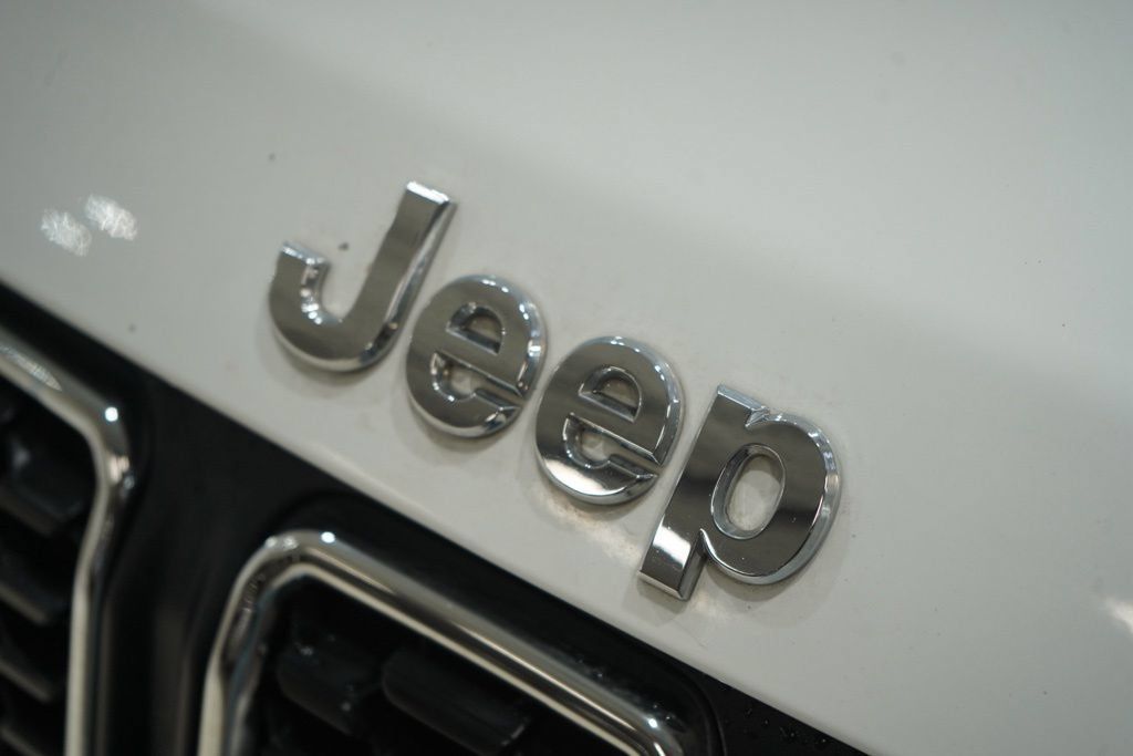 Used 2023 Jeep Compass Latitude w/ Sun and Sound Group AWD/4WD image 10