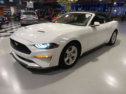 Used 2019 Ford Mustang Convertible RWD image 7