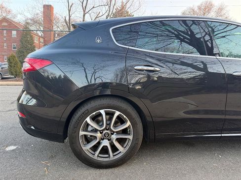 Used 2020 Maserati Levante image 7