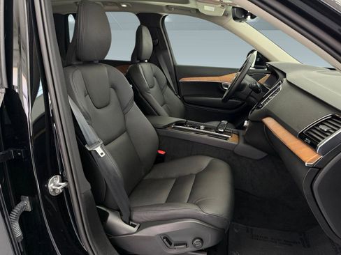 Used 2025 Volvo XC90 B6 Plus image 23