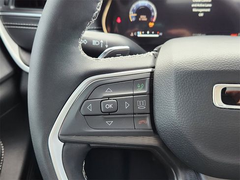 Used 2024 Jeep Grand Cherokee Altitude image 15