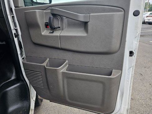 Used 2018 Chevrolet Express 2500 w/ Driver Convenience Package RWD image 19