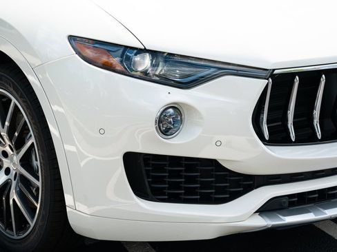 Used 2018 Maserati Levante S GranLusso AWD/4WD image 9