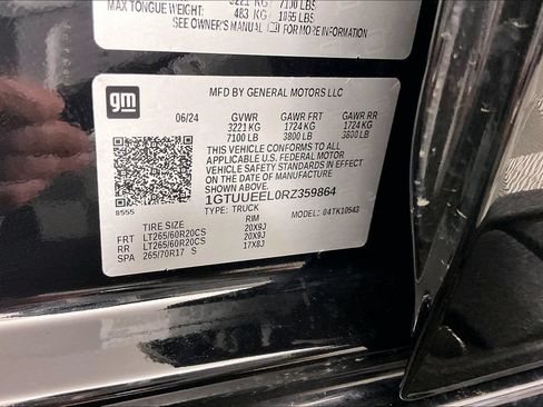 Certified 2024 GMC Sierra 1500 AT4 w/ Technology Package AWD/4WD image 17
