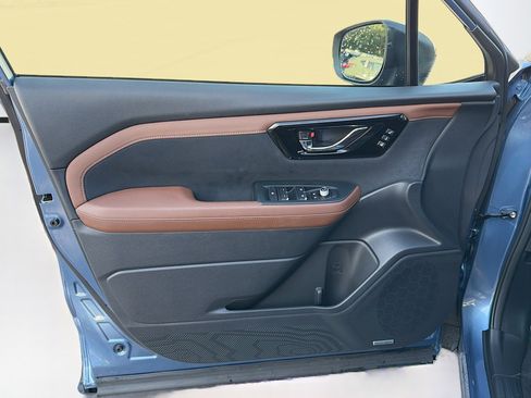 Certified 2025 Subaru Forester Touring image 23