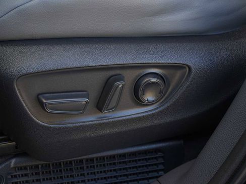 Used 2023 Toyota Sienna XLE FWD image 12