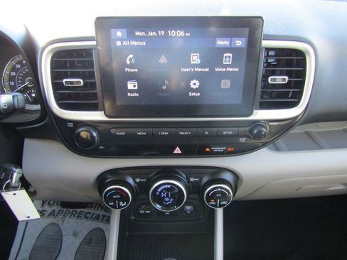 Used 2021 Hyundai Venue SEL image 23