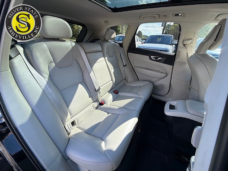 Used 2018 Volvo XC60 T5 Momentum w/ Vision Package AWD/4WD image 19