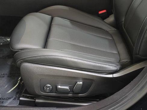 Used 2024 BMW 330i Sedan w/ Premium Package RWD image 28