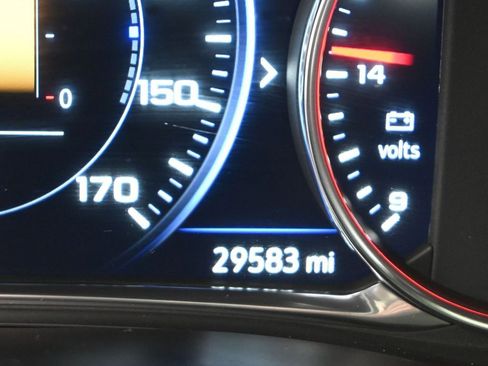 Used 2023 Chevrolet Traverse Premier image 39