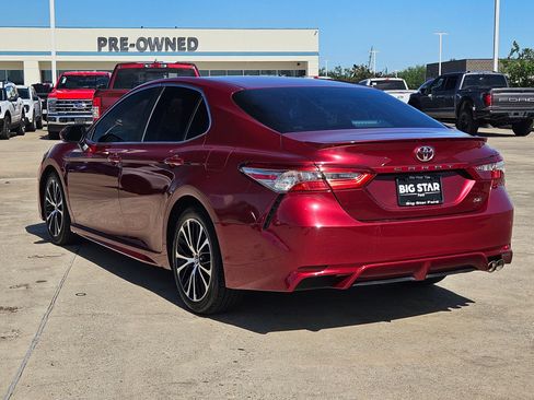 Used 2018 Toyota Camry SE w/ Convenience Package image 6