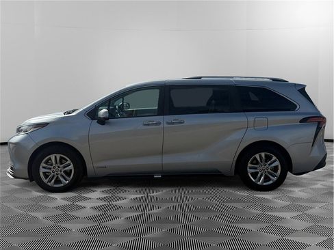 Used 2021 Toyota Sienna Limited AWD/4WD image 2