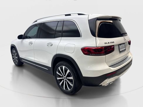Used 2021 Mercedes-Benz GLB 250 w/ Premium Package image 9