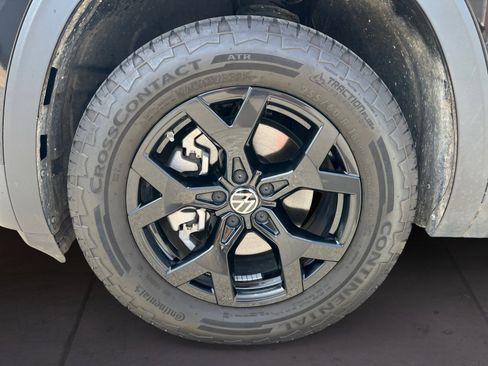 Certified 2024 Volkswagen Atlas Peak Edition SE AWD/4WD image 19