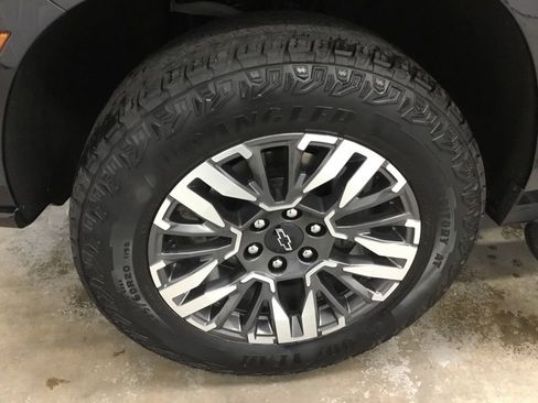 Used 2025 Chevrolet Tahoe Z71 w/ Comfort Package image 4