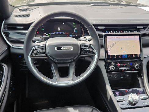 Used 2022 Jeep Grand Cherokee Overland AWD/4WD image 9