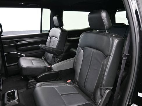 Used 2023 Jeep Wagoneer Series II image 38