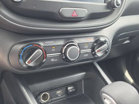 Certified 2025 Kia Soul LX w/ LX Technology Package FWD image 24
